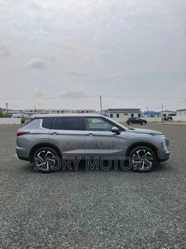 Mitsubishi Outlander SE 2022 Gray