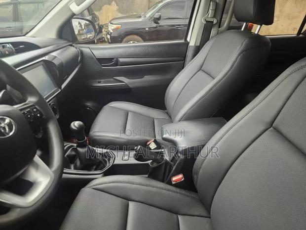 Toyota Hilux 2021 White