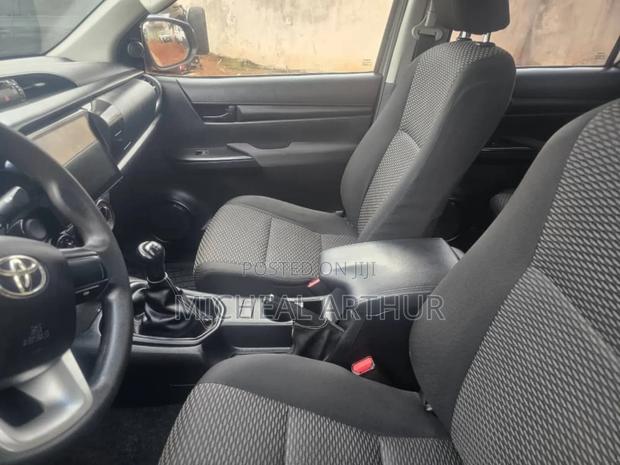 Toyota Hilux 2017 Gray