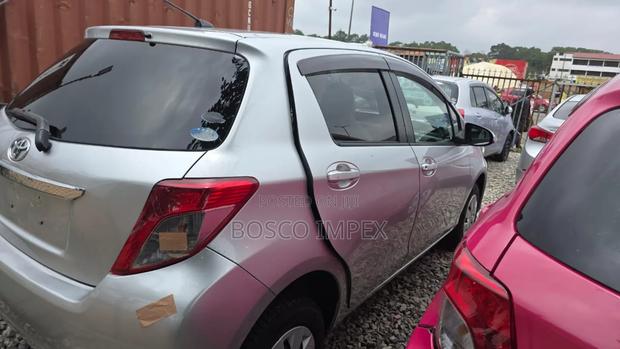 Toyota Vitz 1.3 FWD 5dr 2013 Silver