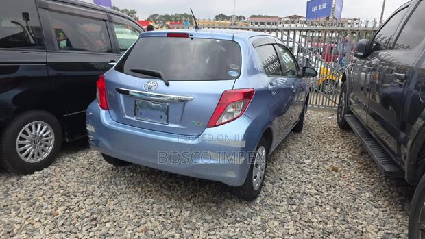Toyota Vitz 1.3 AWD 5dr 2012 Blue