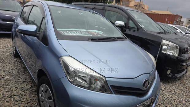 Toyota Vitz 1.3 AWD 5dr 2012 Blue