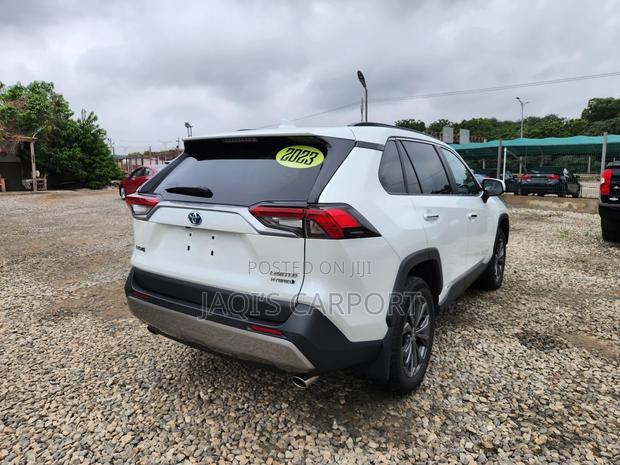 Toyota RAV4 Limited AWD 2023 White