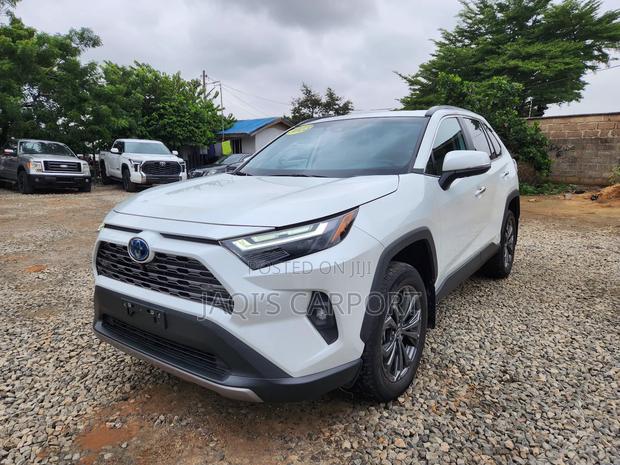Toyota RAV4 Limited AWD 2023 White
