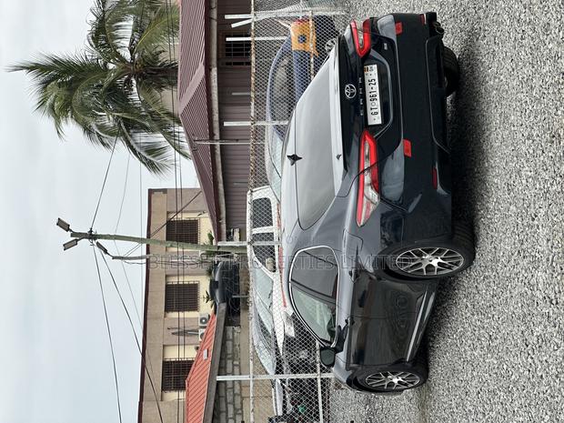 Toyota Camry SE FWD (2.5L 4cyl 8AM) 2018 Blue