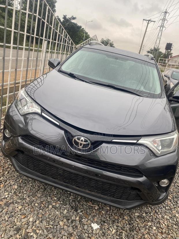 Toyota RAV4 LE AWD (2.5L 4cyl 6A) 2017 Gray