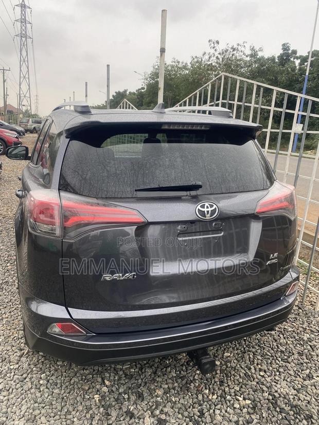 Toyota RAV4 LE AWD (2.5L 4cyl 6A) 2017 Gray