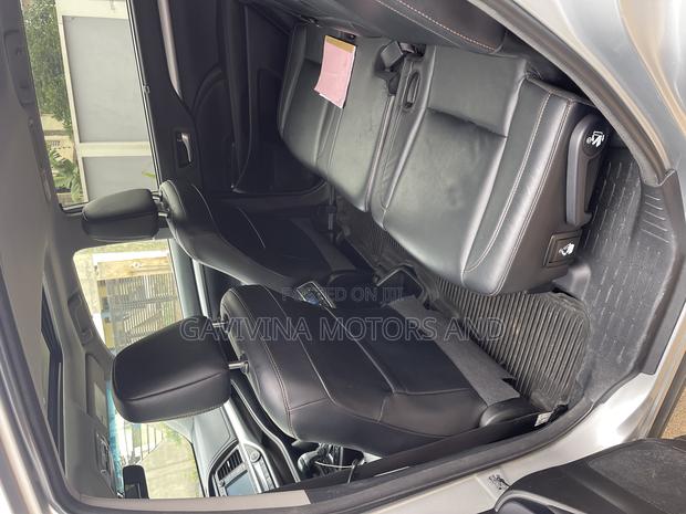 Toyota Highlander XLE 2019 Gray