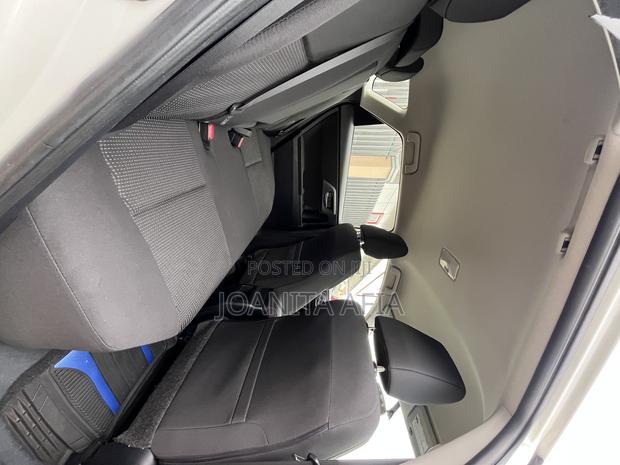 Toyota Corolla LE 4dr Sedan (1.8L 4cyl CVT) 2016 White