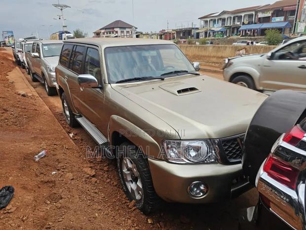Nissan Patrol 2015 Gold