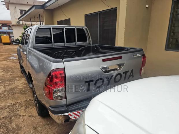 Toyota Hilux 2017 Gold