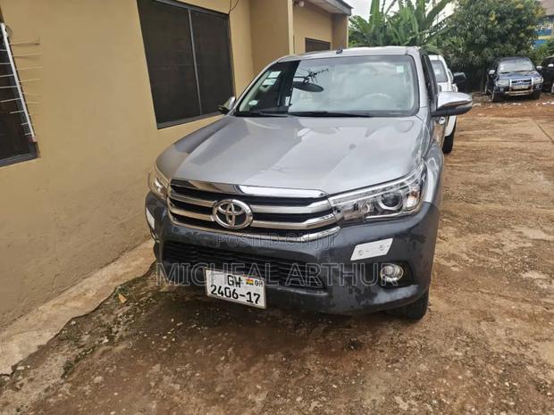 Toyota Hilux 2017 Gold