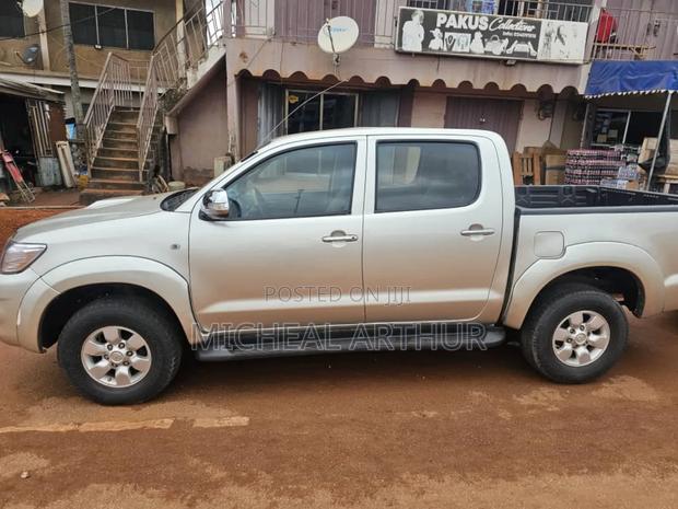 Toyota Hilux 2010 Silver