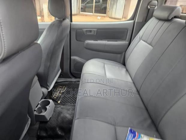 Toyota Hilux 2010 Silver