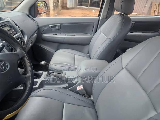 Toyota Hilux 2010 Silver