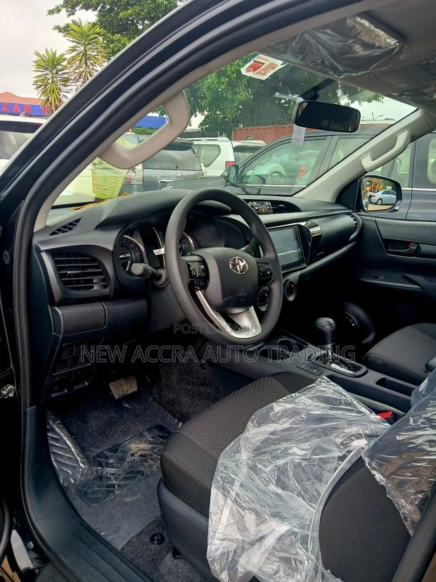 New Toyota Hilux 2025 Black