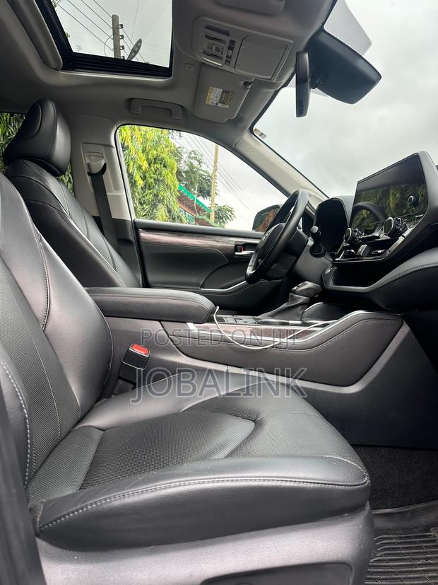 Toyota Highlander Limited AWD 2023 Gray
