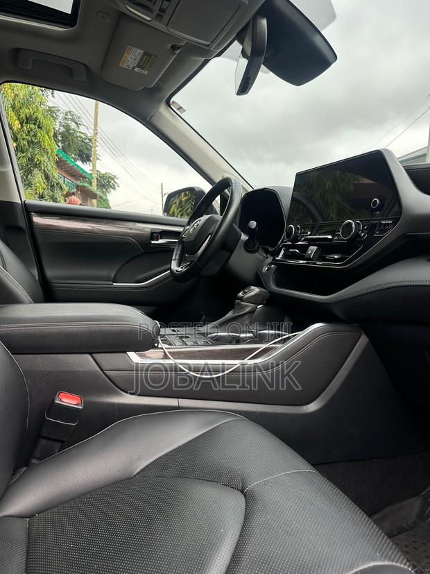 Toyota Highlander Limited AWD 2023 Gray