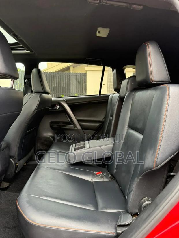 Toyota RAV4 SE 4dr SUV AWD (2.5L 4cyl 6A) 2018 Red