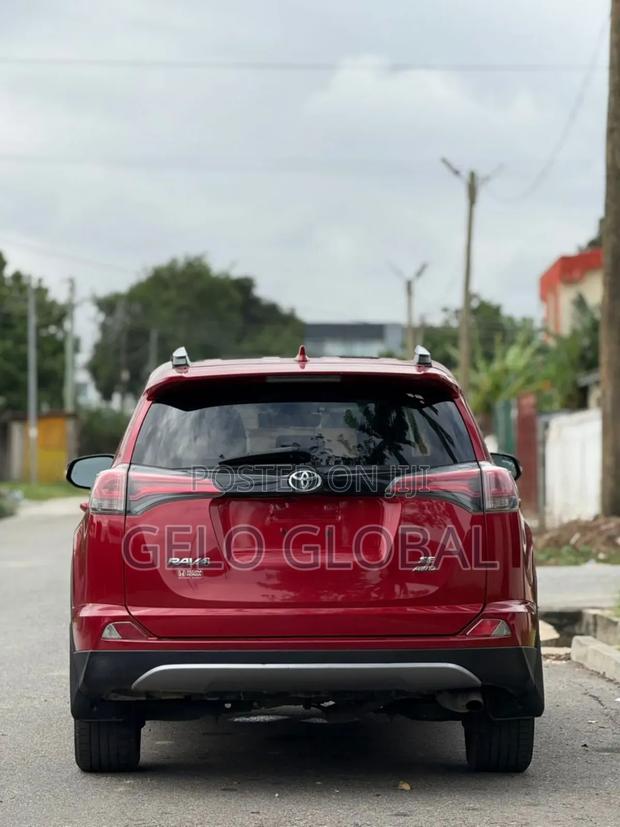 Toyota RAV4 SE 4dr SUV AWD (2.5L 4cyl 6A) 2018 Red