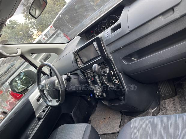 Toyota Voxy 2013 Blue