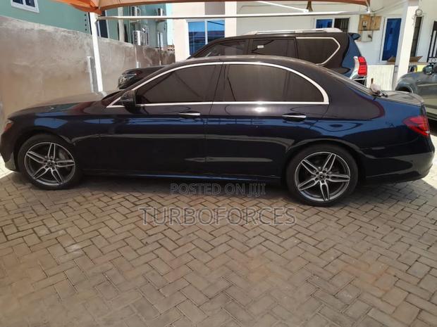Mercedes-Benz E300 2019 Blue