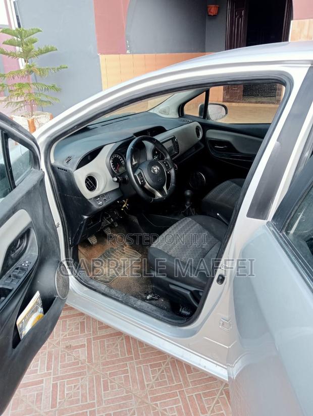 Toyota Yaris L Hatchback 5dr 2017 Gray