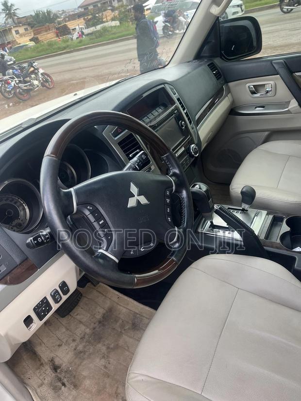 Mitsubishi Pajero V80 3.8 V6 GLS 2019 Silver