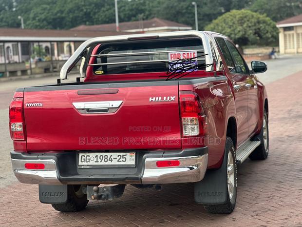 Toyota Hilux SR 4x4 2019 Red