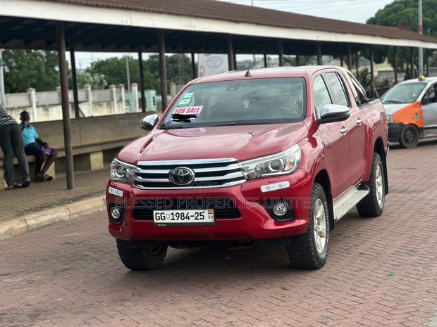 Toyota Hilux SR 4x4 2019 Red