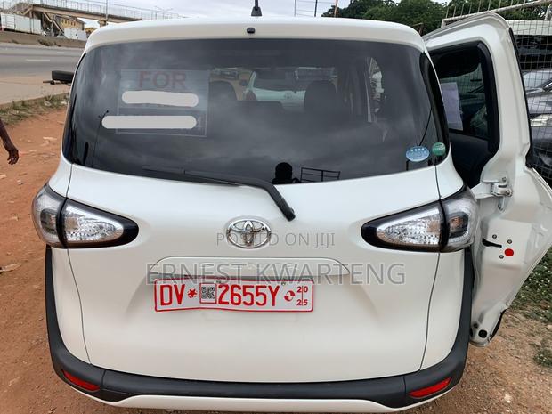 Toyota Sienta 2017 Gray