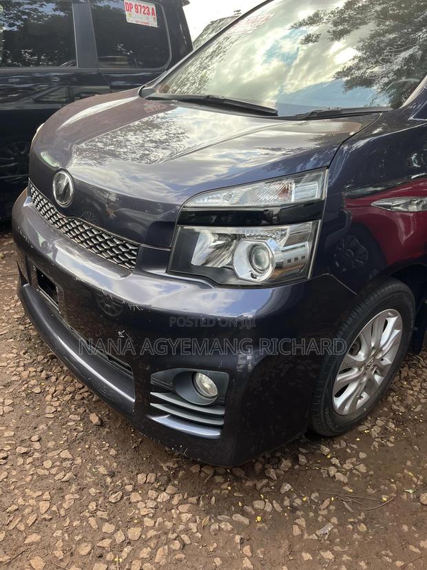 Toyota Voxy 2013 Blue