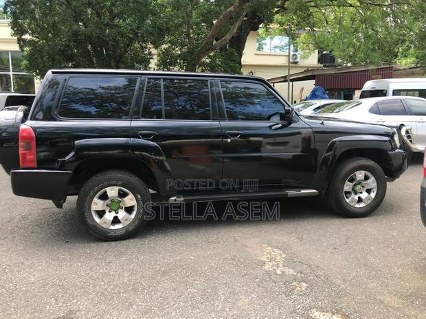 Nissan Patrol 2011 Black