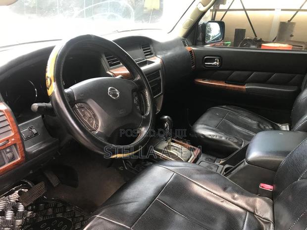 Nissan Patrol 2011 Black