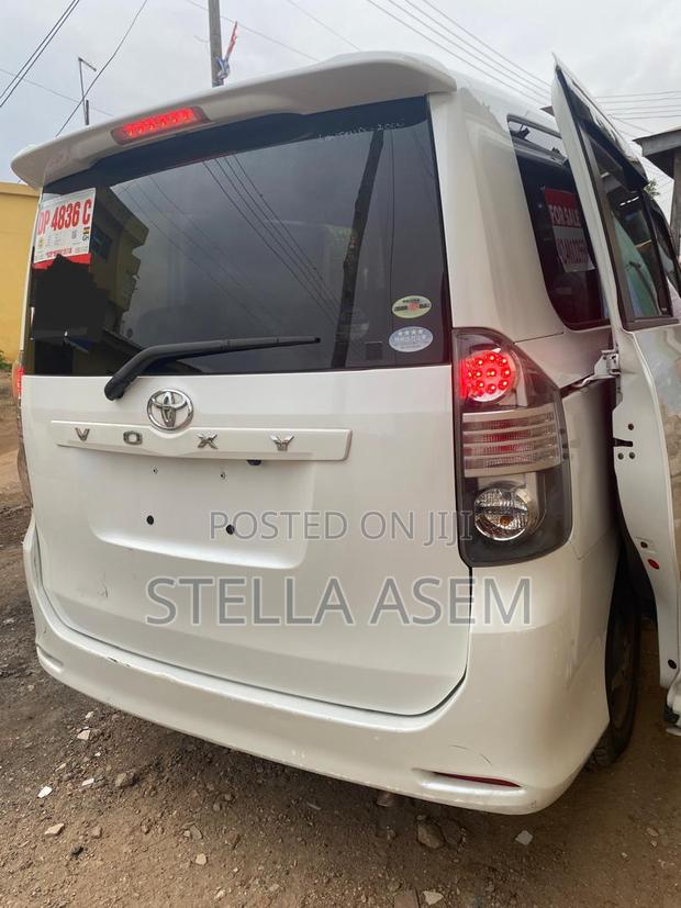 Toyota Voxy 2013 White