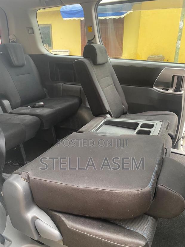 Toyota Voxy 2013 White