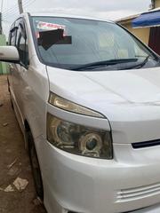 Toyota Voxy 2013 White for sale