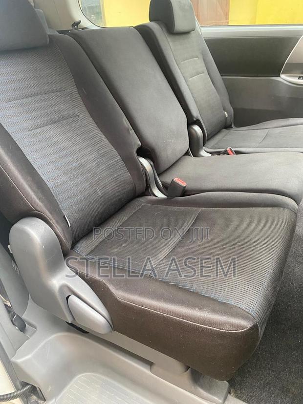 Toyota Voxy 2013 White