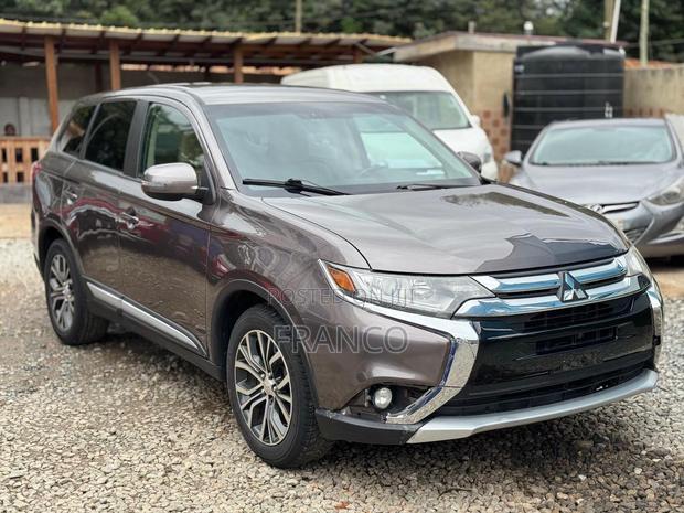 Mitsubishi Outlander SE FWD 2017 Brown