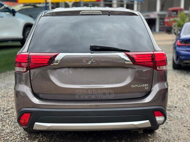 Mitsubishi Outlander SE FWD 2017 Brown