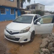 Toyota Yaris LE Hatchback 5dr 2012 White for sale