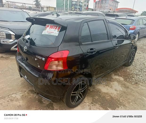 Toyota Yaris Base Hatchback 5dr 2010 Black