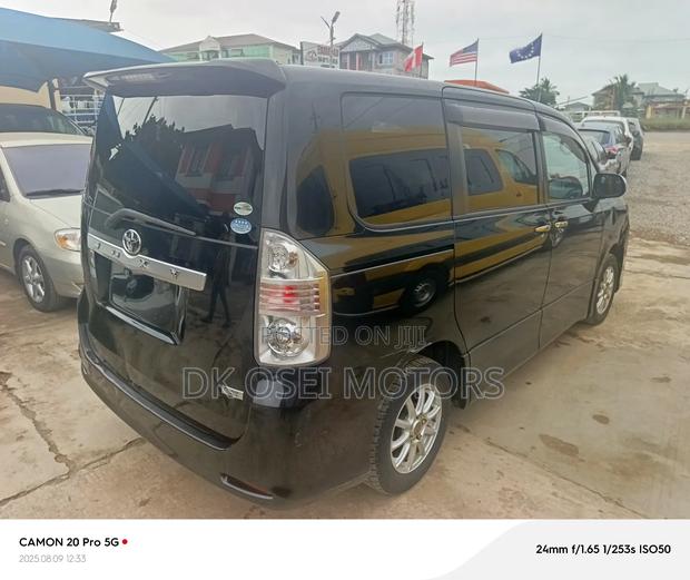 Toyota Voxy 2013 Black