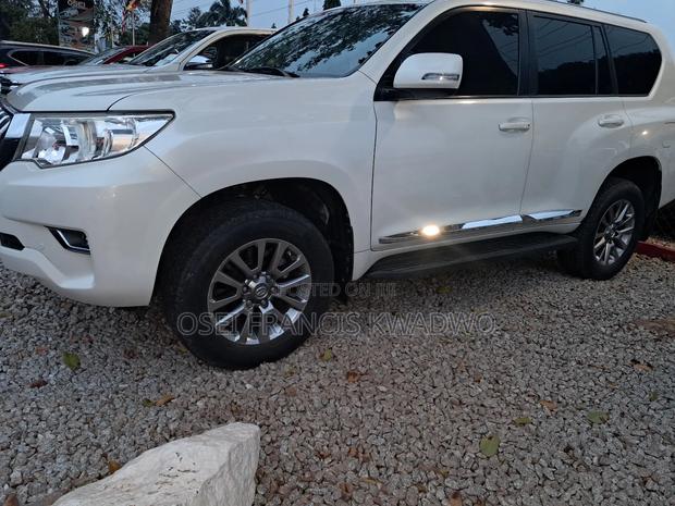 Toyota Land Cruiser Prado 2017 White