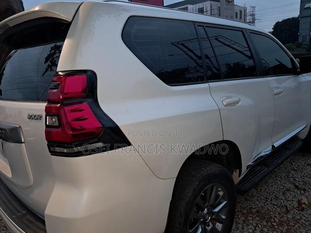 Toyota Land Cruiser Prado 2017 White
