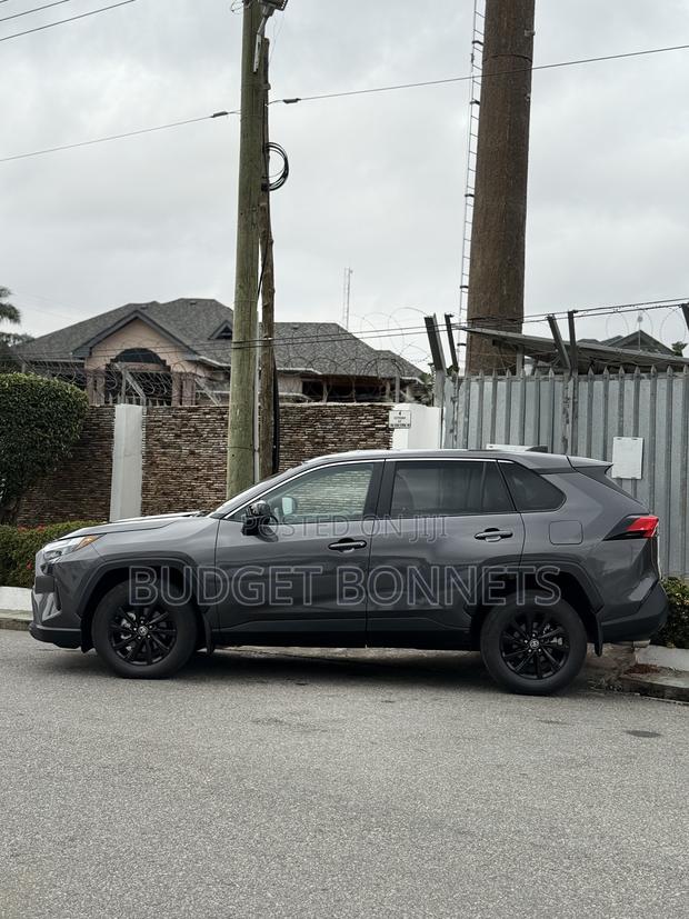 Toyota RAV4 LE 2025 Gray