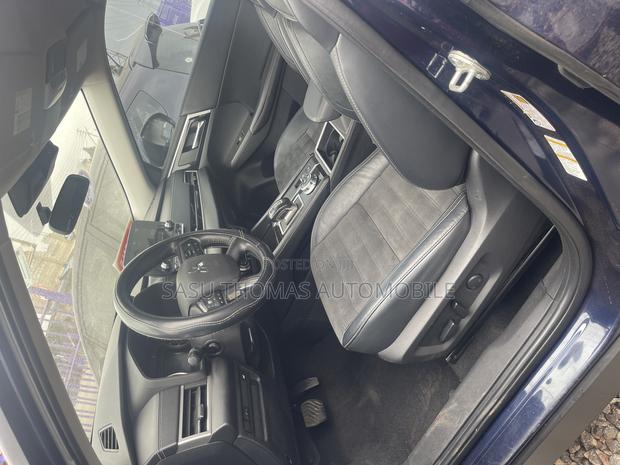 Mitsubishi Outlander 2018 Blue