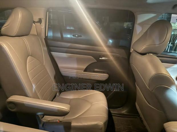 Toyota Highlander XLE AWD 2023 White