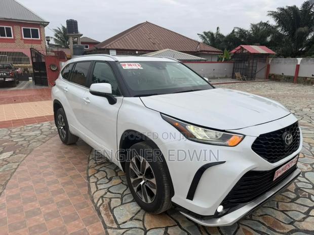 Toyota Highlander XLE AWD 2023 White