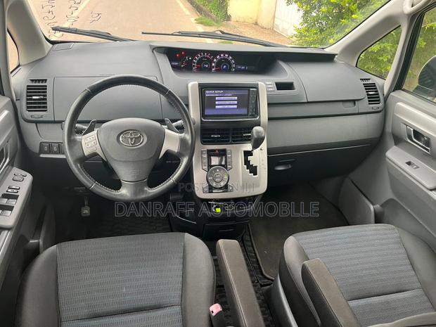 Toyota Voxy 2011 Black